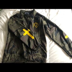 XO windbreaker